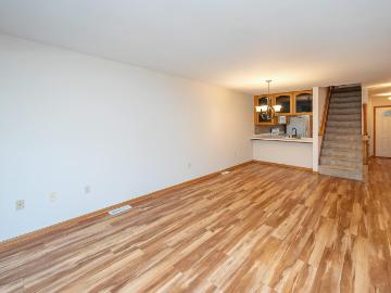 653 Hartford Sq
