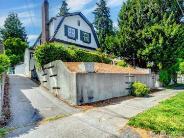 6541 20th Avenue NE