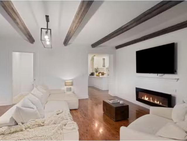 654 Elm Street, ALBURY House for rent Listed by For Rent nsw.