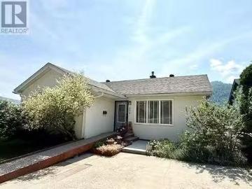 654 Schofield Highway, Warfield, BC, V1R 2G8 house for sale.