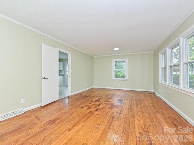 655 Greenbriar Avenue