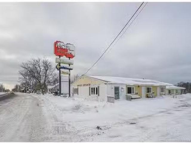 655 Saint Pierre Ouest Blvd, Caraquet, NB, E1W 1A2 commercia.