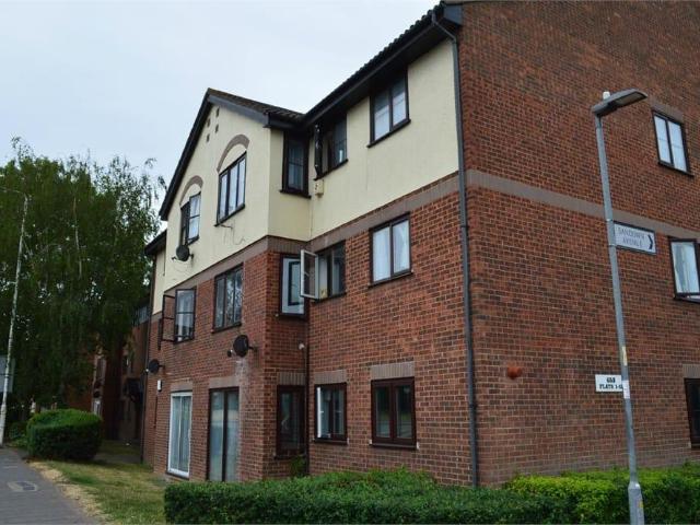 655 Rainham Road South, Dagenham, RM10 2 bed flat to rent £1,675 pcm £387 pw