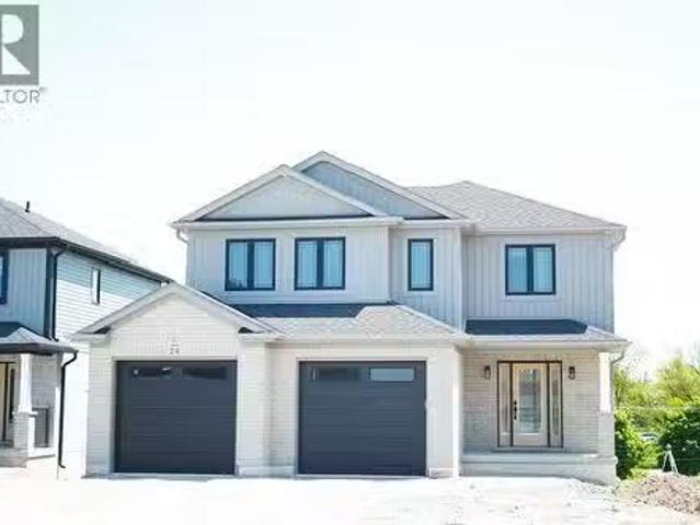 656 Ketter Way, Plympton Wyoming, ON, N0N 1T0 house for sale.
