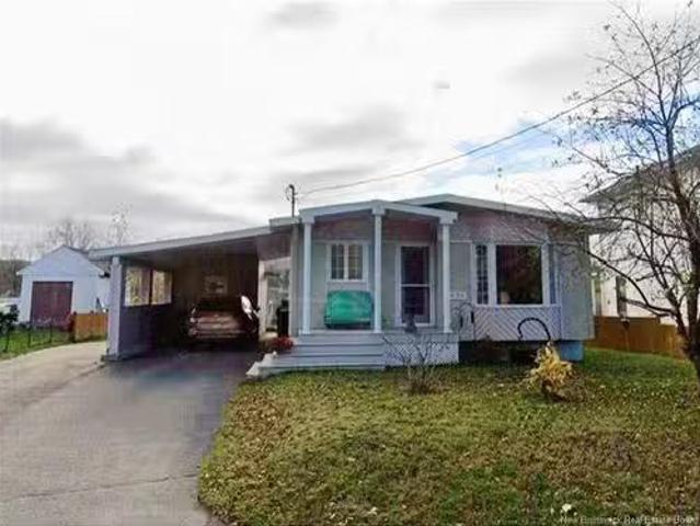 656 Saint François St, Edmundston, NB, E3V 1H3 house for sal.