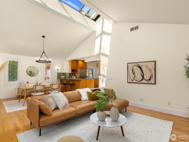 6575 NE Honeysuckle Lane