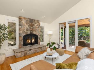 6575 NE Honeysuckle Lane