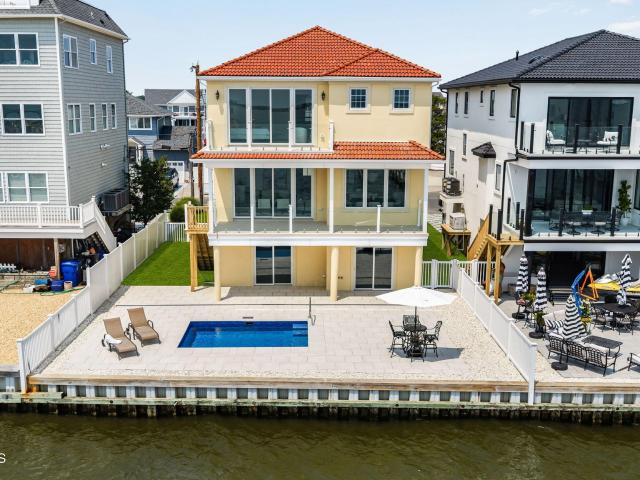 657 Bayview Drive