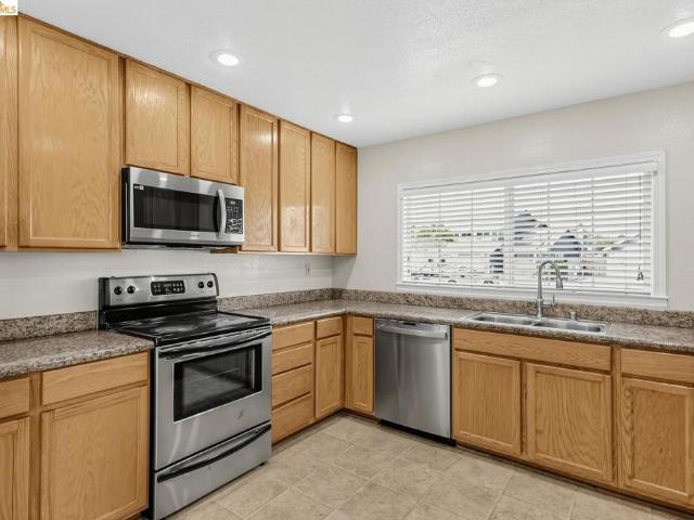 6588 Jade CT