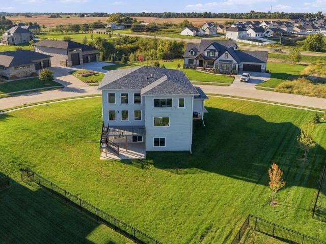 6589 Blackbird Lane