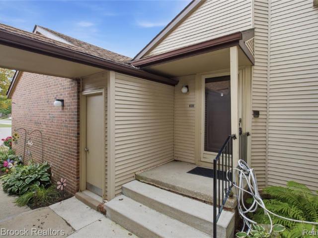 6580 Ridgefield Circle # 203