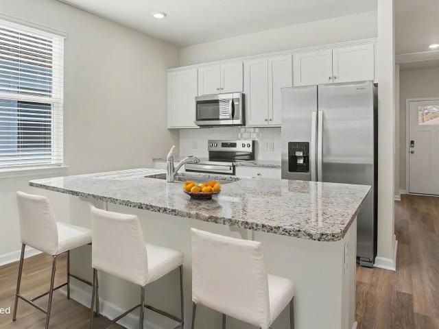 658 Long Spur Dr