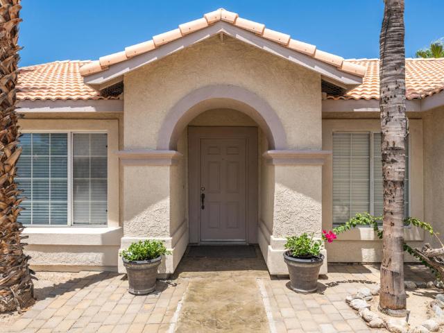 65920 Avenida Cadena