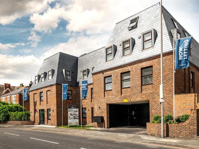 65 69 London Road, High Wycombe HP11 1 bed apartment to rent £1,350 pcm £312 pw