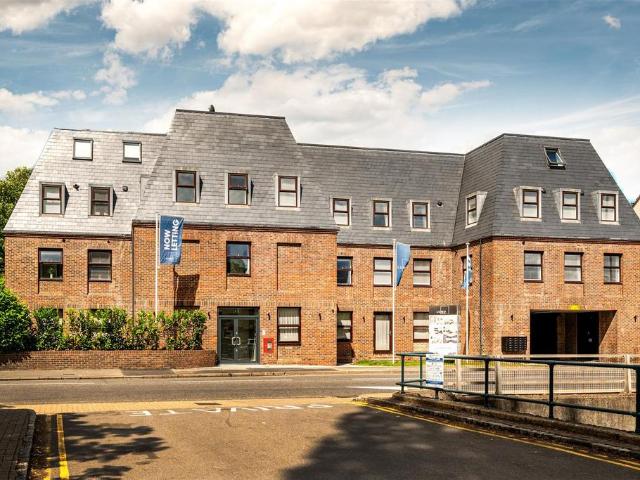 65 69 London Road, High Wycombe HP11 1 bed apartment to rent £1,350 pcm £312 pw