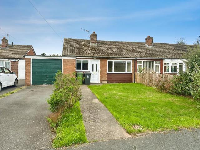 65 White Lodge Park, Shawbury, SY4 4NT 2 bed semi detached bungalow to rent £850 pcm £196 pw