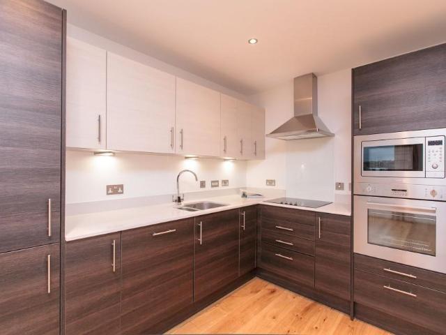 6/5 Brandfield Street, EDINBURGH 1 bed flat to rent £1,625 pcm £375 pw