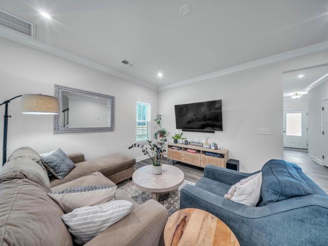 65 Connaught Court