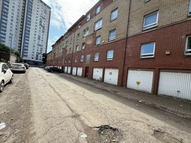 65 Curle Street G14, 2 bed flat to rent, £1,195 pcm | PrimeLocation