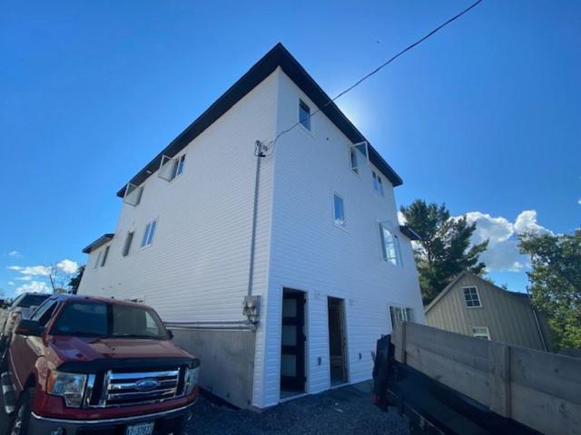 65 Gardiner St Unit 2, 4 bed, 4 bath STUDENT RENTAL