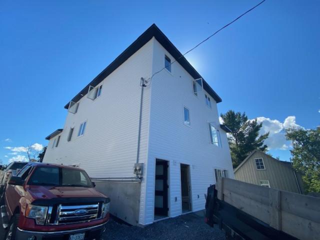 65 Gardiner St Unit 2, 4 bed, 4 bath STUDENT RENTAL | Unit 2