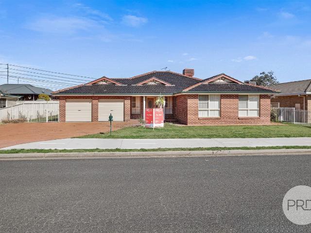 65 Greg Norman Drive, TAMWORTH NSW 2340