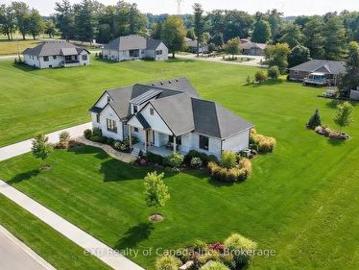 Oxford, Ontario - Fireplace, Parking
