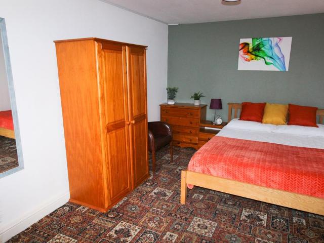 65 Monks Road, Lincoln, Lincolnshire. 1 bed in a house share to rent £625 pcm £144 pw