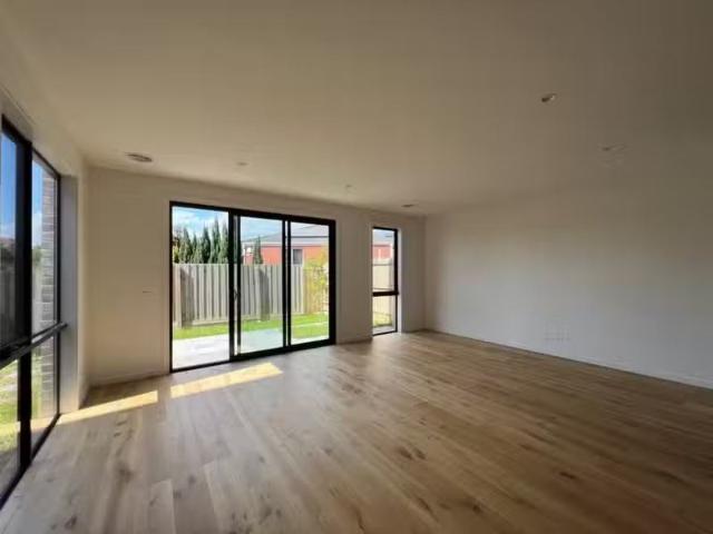 65 Northcote Circuit, Burwood East VIC 3151 Townhouse For Le.