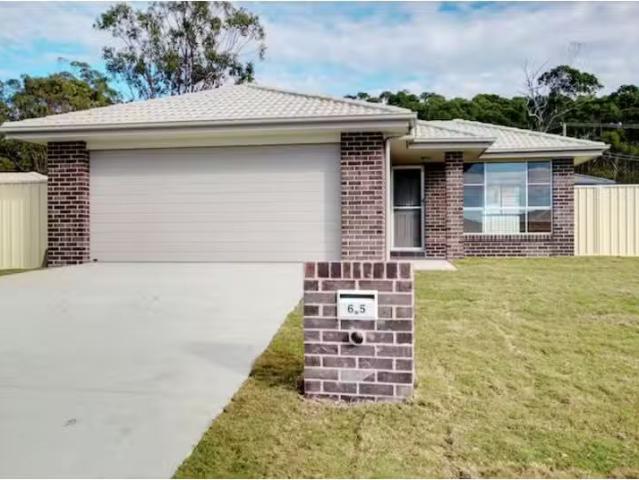 65 Saltwater Crescent, CORINDI BEACH House for rent Listed by.