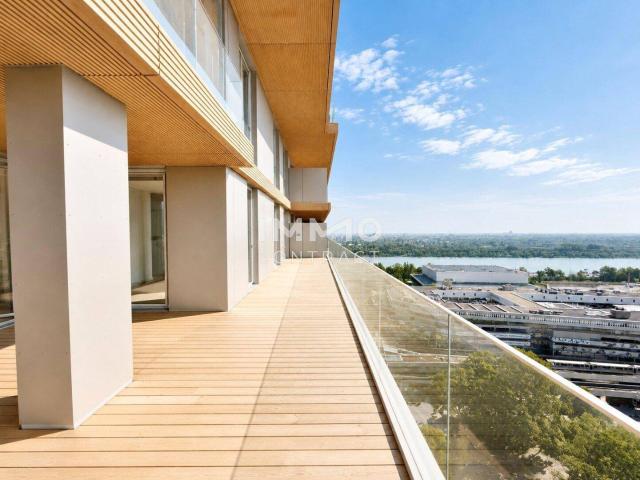 65m2 Balkon über ganz Wien: Prater Hochhaus Luxus mit Rooftop Pool