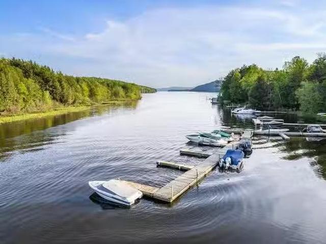 65Z Ch. D'Arrow Head, Stanstead Canton, QC, J0B 1T0 vacant.