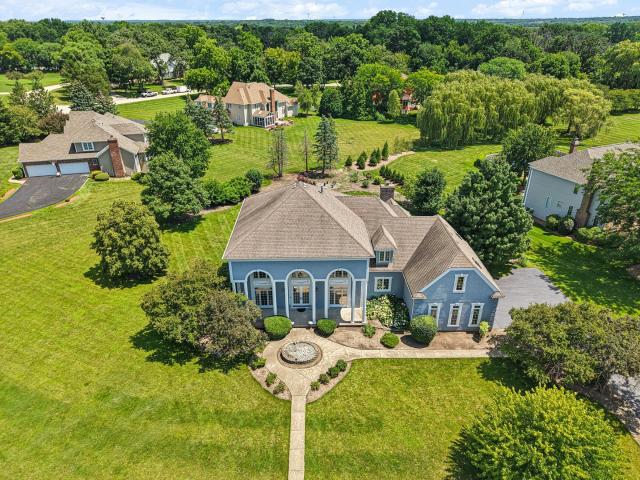 6605 Oakwood Manor Dr, Crystal Lake, IL 60012 | MLS #12677