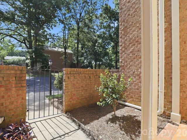 6606 Bunker Hill Circle