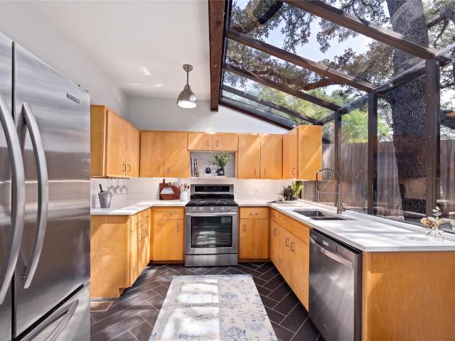 6603 Sunstrip Dr