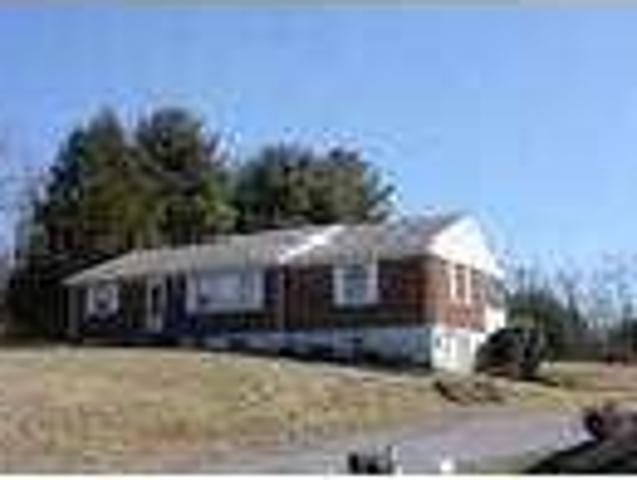 $660 / 3br Newly Updated 3 bedroom 2 bath Apartment in Home Lynchburg