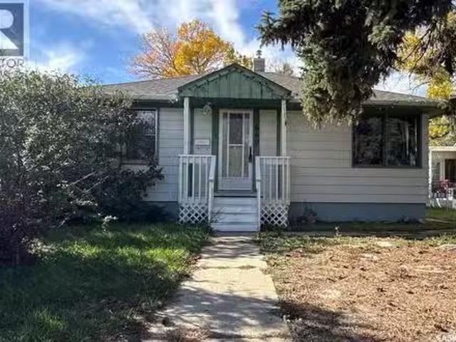 660 3Rd Avenue Ne, Swift Current, SK, S9H 2H5 house for sale.