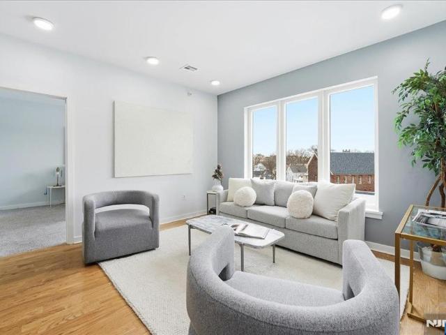 660 Bloomfield Avenue # 402