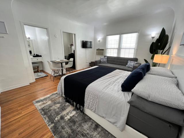 660 S. Cloverdale Ave