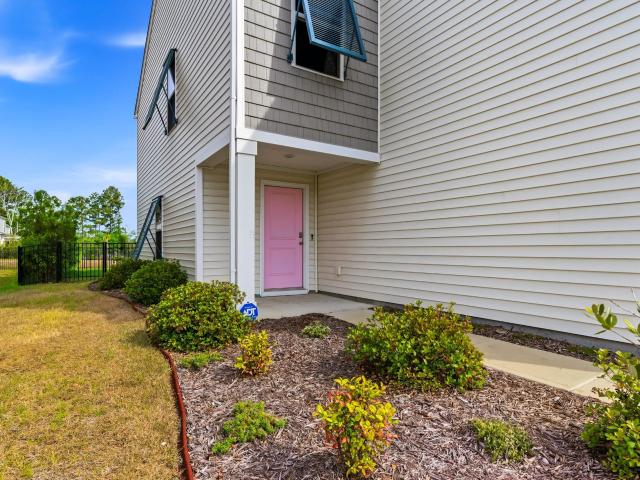 6615 Colonial Dr