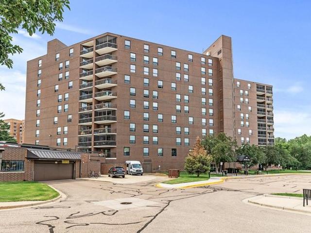 6615 Lake Shore Dr S Apt 900, Richfield, MN 55423