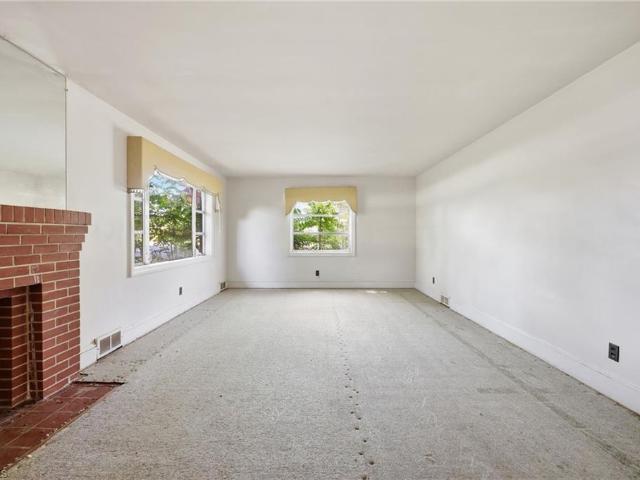 6628 University Parkway