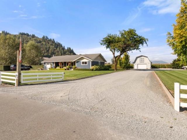 6629 Banford Road, Chilliwack, BC, V2R 4S3 Luxury House for sale | Listing ID R3163 | Royal LePage Carriage Trade Luxury Properties