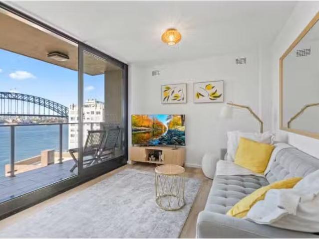 66/21 East Crescent Street, Mc Mahons Point Apartment for rent.