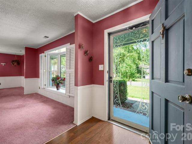6637 Old Post Road