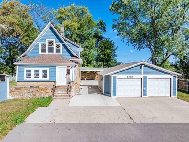6630 Augusta Rd, Chaska, MN 55318