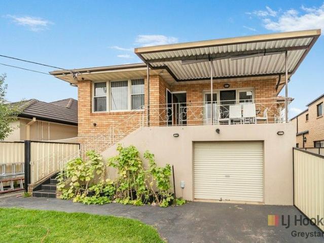 $1,900,000 663SQM, 3 SEPARATE INCOMES OR FOR 3 FAMILIES!