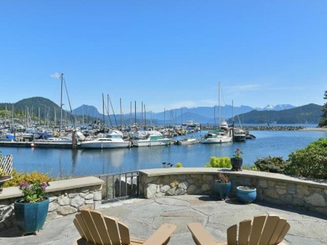 664 Bay Road, Gibsons, BC, V0N 1V8 Luxury House for sale | Listing ID R3117 | Royal LePage Carriage Trade Luxury Properties