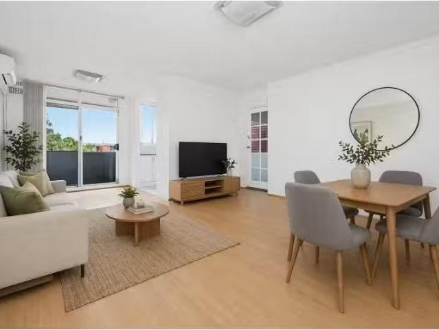 6/64 Mascot Drive, Eastlakes Apartment for rent Listed by Emi.