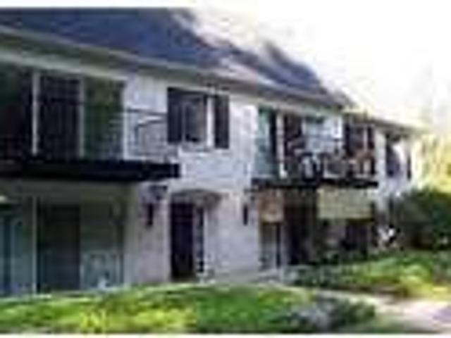 $665 / 2br ftÂ² Beautiful Lake Setting/Balcony/AC/Move in Today Hermitage